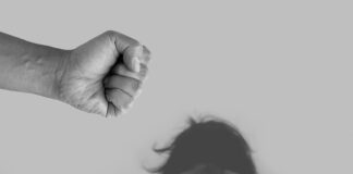 Jakie mogą powstać zagrożenia przy stosowaniu zasad ergonomii?