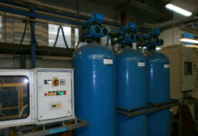 Woda demineralizowana a destylowana – najważniejsze różnice demineralizatory